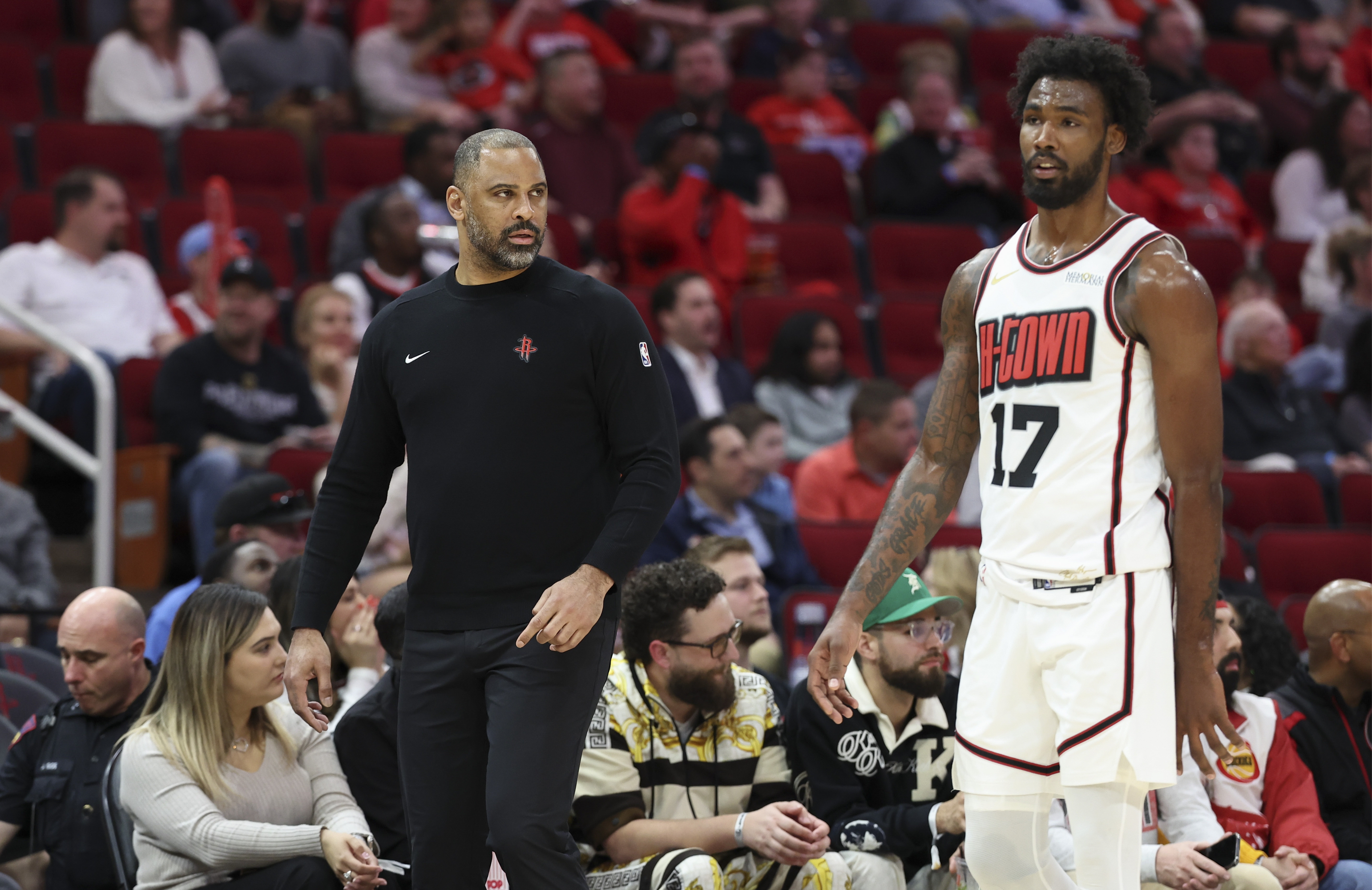 包含今晨NBA常规赛焦点战，尤文图斯绝杀压哨，质疑声仍在，训练强度明显提升的词条