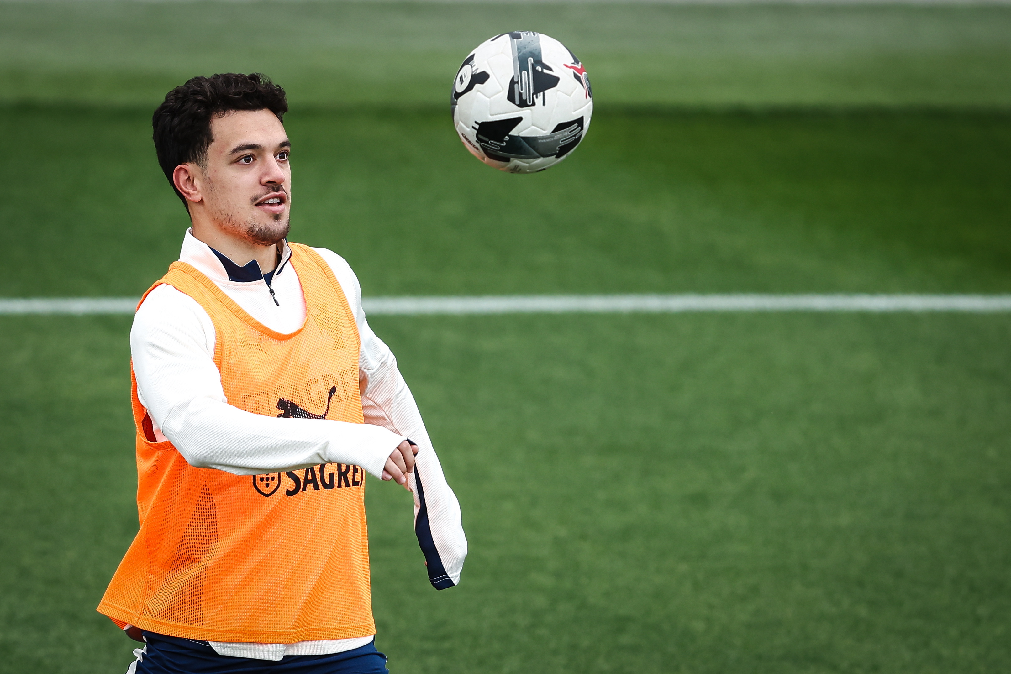 英雄联盟赛程-包含葡萄牙体育训练开放日，赛前官宣签约引欢呼，CBA季后赛在即，控场能力受关注的词条